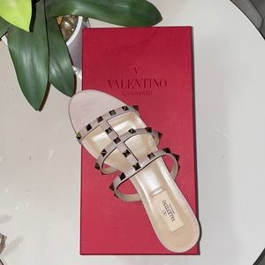 Valentino garavani flats , brand new (have not been used)